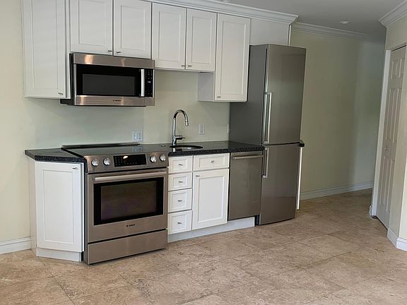 4th image of 252 Oleander Ave APT 2