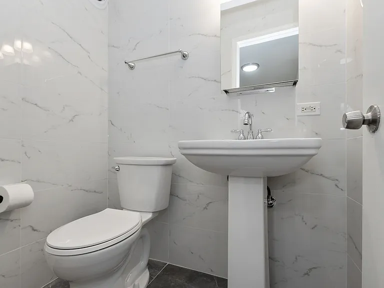 11015 S Lloyd Dr #1 — Photo 12