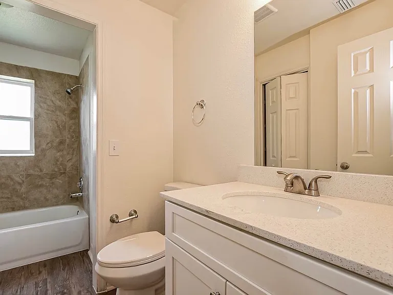 142 Burns Ave — Photo 6