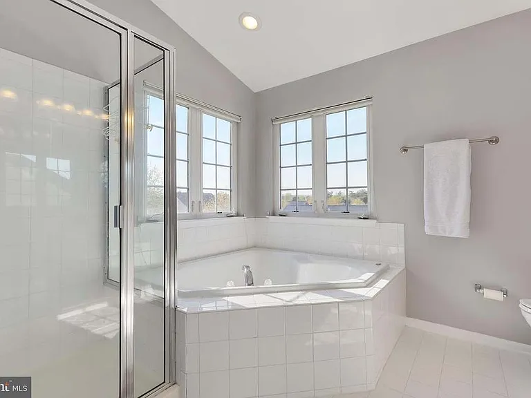 6805 Rathbone Pl — Photo 4