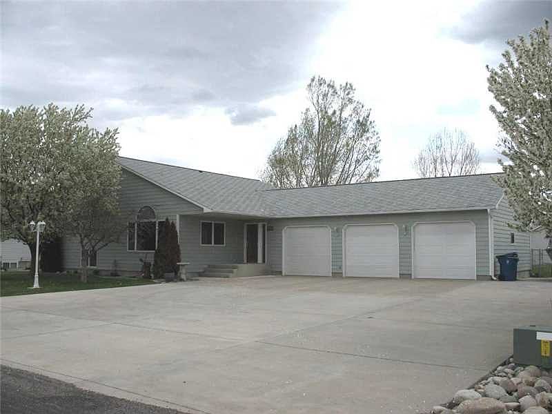 1st image of 3419 Clearwater Dr
