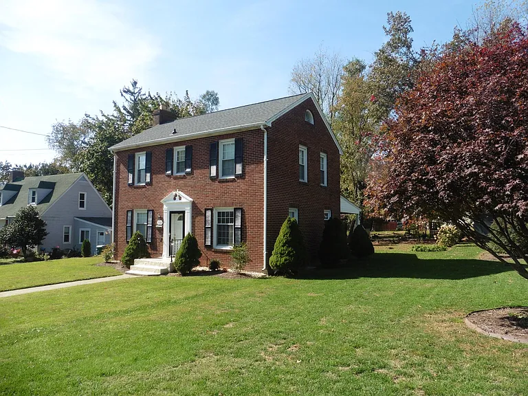 319 Crompton Rd — Photo 25