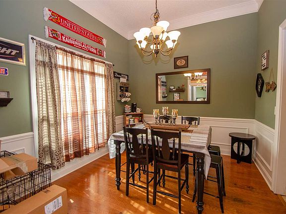 5th image of 303 Lovorn Cir