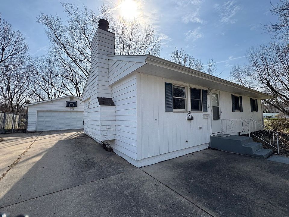 1st image of 2525 Crestview Dr