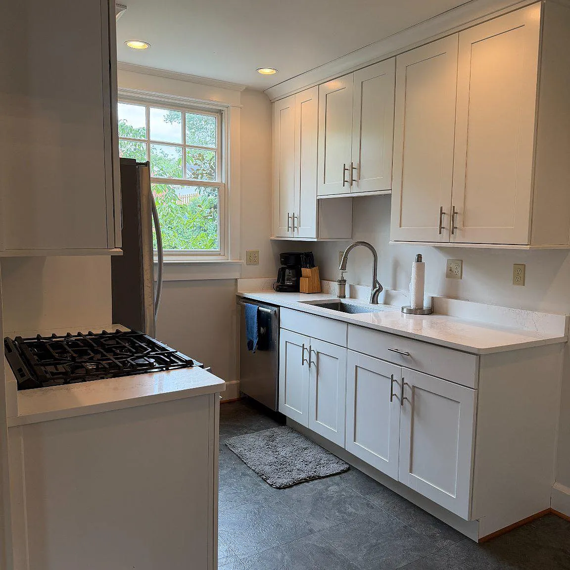 3 bed, 1.0 bath, 1369 sqft, $4,000 — Photo 4