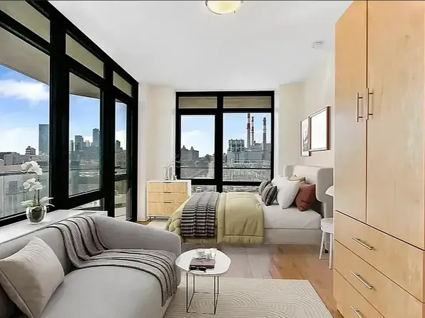 34-46 Vernon Boulevard image 2 of 18