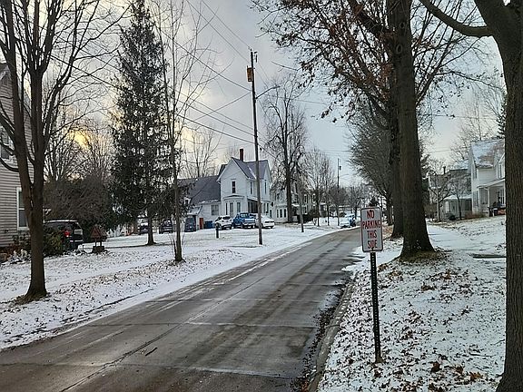 5th image of 204 Elm St