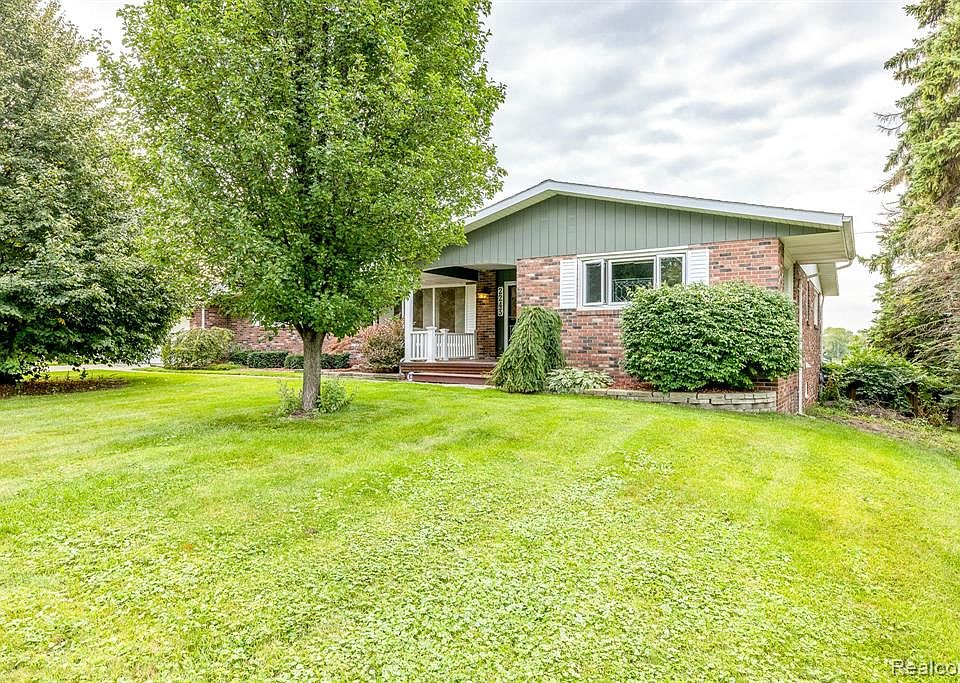 2243 Woodstock Dr, Port Huron, MI 48060 | MLS #20230079624 | Zillow