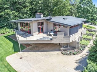 6465 Sandhill Ln, Fennville, MI 49408