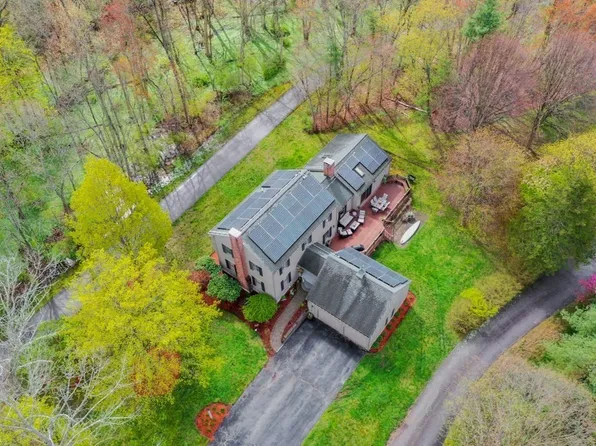 29 Howlett St, Topsfield, MA 01983