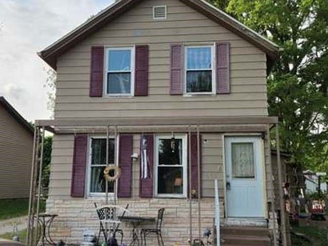 1st image of 607 E 6th St
