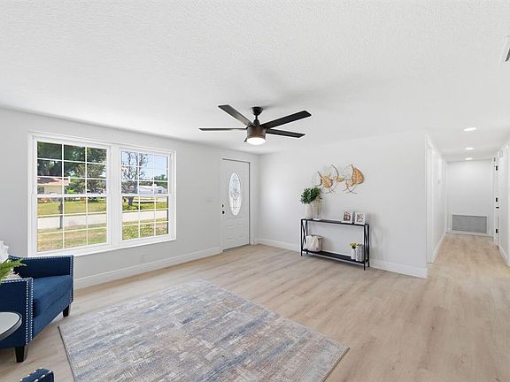 3rd image of 4760 SEVILLE DRIVE