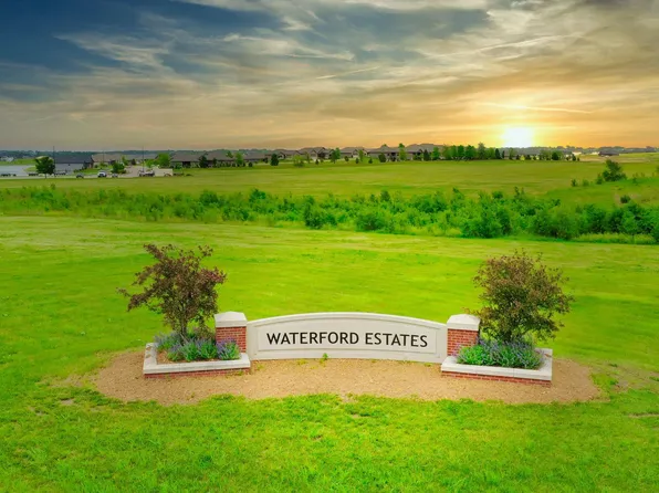 214 Deep Water Dr, Lincoln, NE 68527