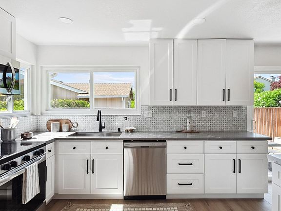 5th image of 715 Merritt Court