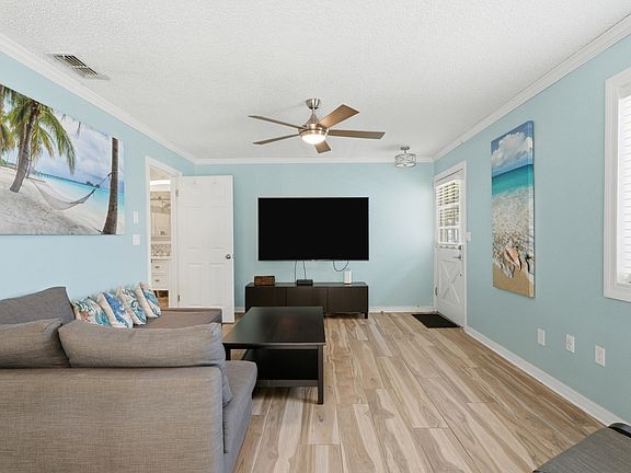 4th image of 206 10th St Unit 1-B