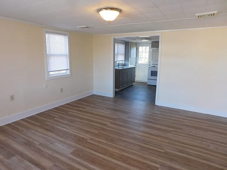 423 Bouy St — Photo 8
