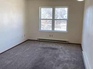 920 Gardenette Dr APT 2, Jamestown, ND 58401