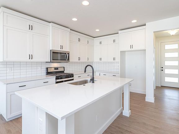 Bright modern kitchen