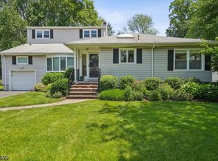 9 Woodside Rd, Springfield, NJ 07081