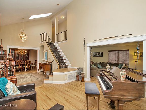 3rd image of 6 Borrell Ct