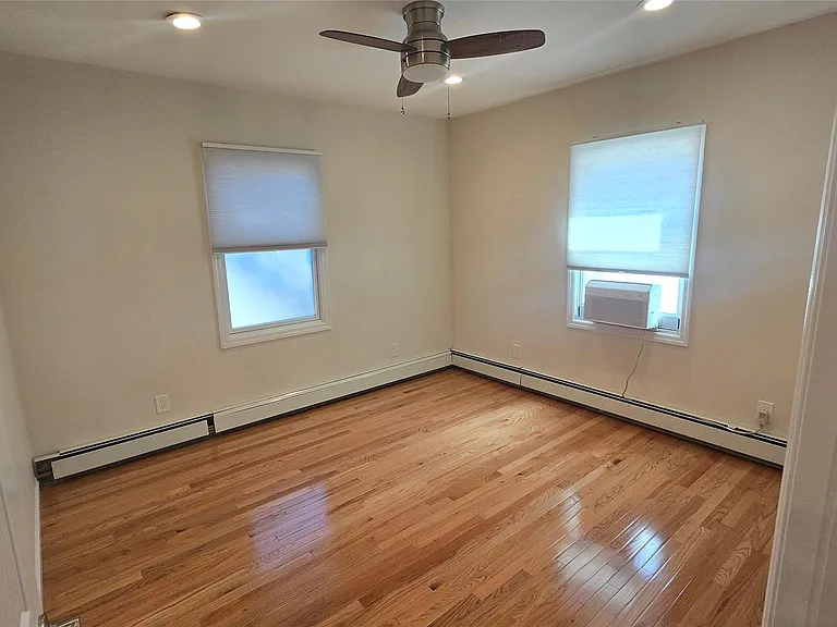 229 E Walnut St — Photo 8
