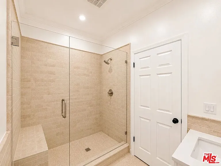 1111 21st St #1 — Photo 16