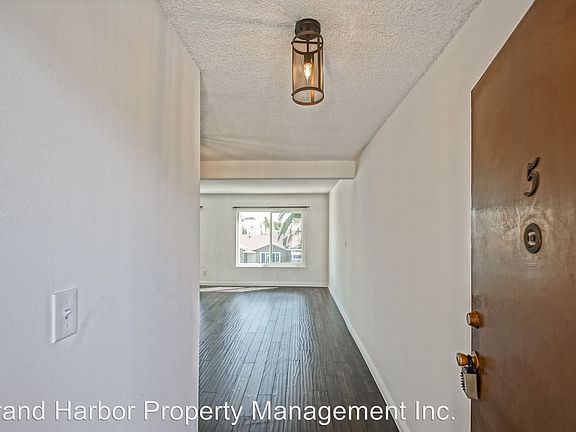 4th image of 2423 Carnegie Ln APT 05
