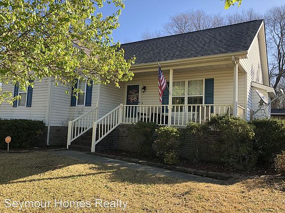 4th image of 204 Twin Creeks Dr
