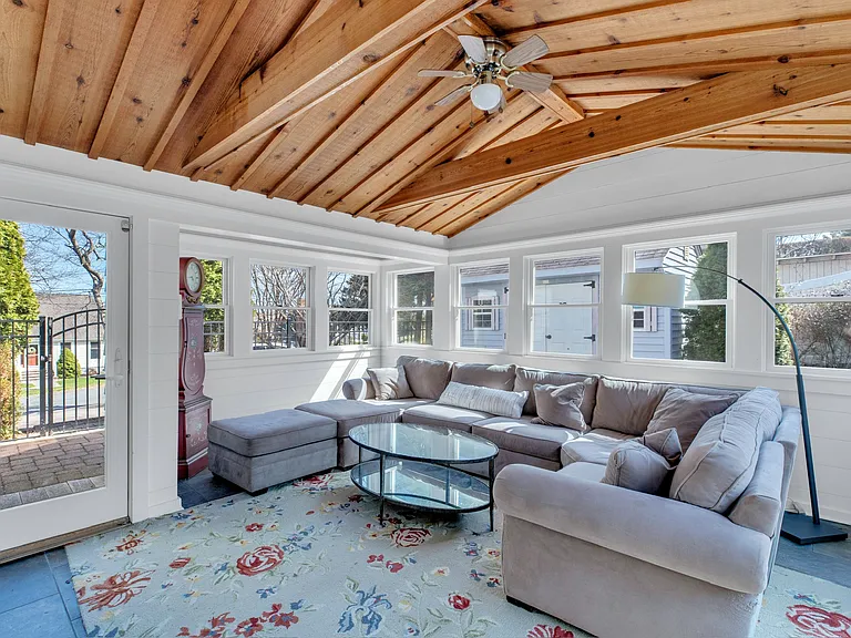 345 Colonial Rd — Photo 15