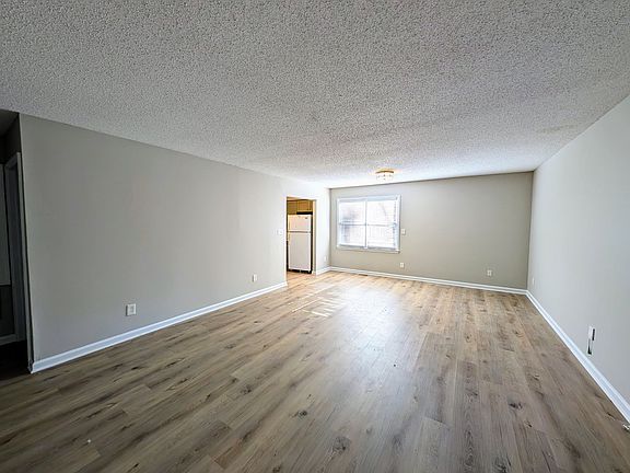 4th image of 117 Forsyth Dr #B