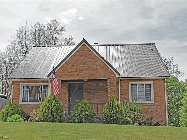 108 S Belleview Dr, Weirton, WV 26062