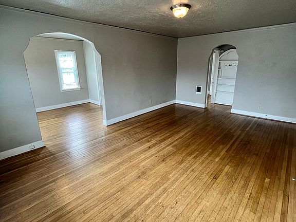 5th image of 2437 NE Hoyt St APT 18