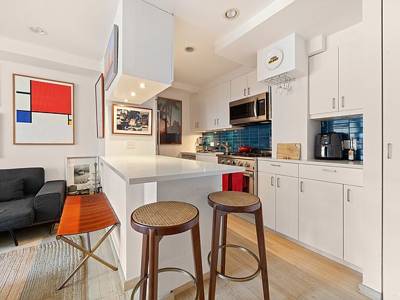 3rd image of 445 W 19th St APT 8C