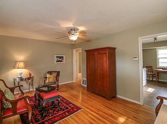 GREAT NATURAL LIGHT IN THIS 