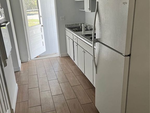 4th image of 629 King St Unit B