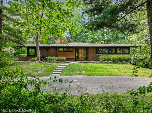 5010 Franklin Rd, Bloomfield Hills, MI 48302