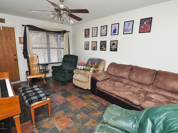 3rd image of 1841 Colonial Hills Dr