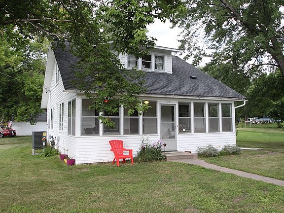 2nd image of 720 4th Ave N