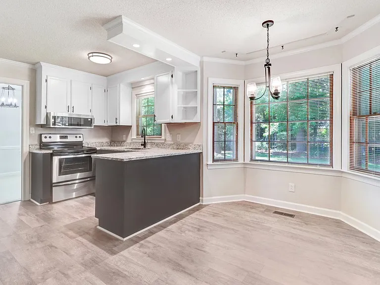 235 S Spence Ave — Photo 17