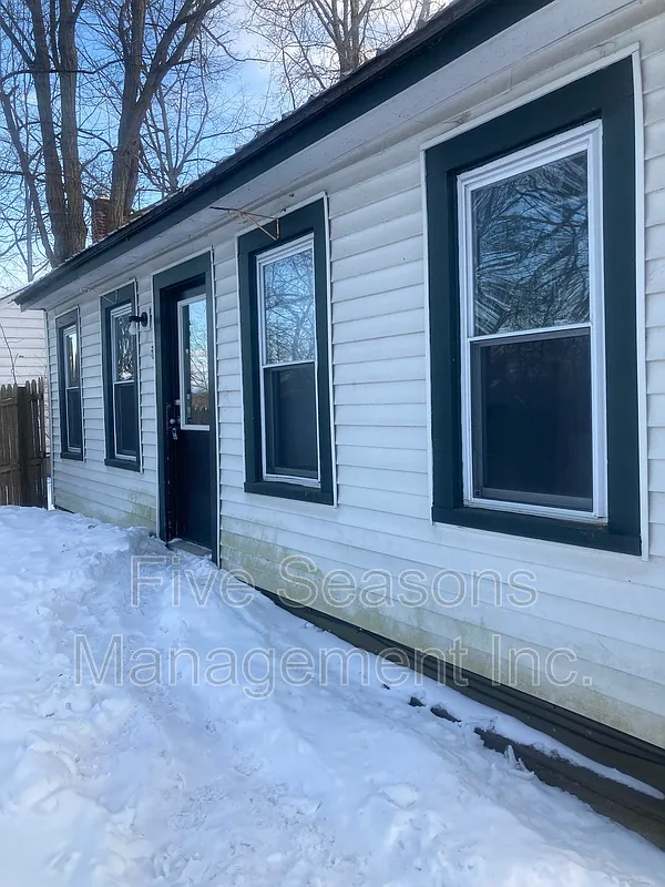 2 bed, 1.0 bath, 700 sqft, $1,600 — Photo 2