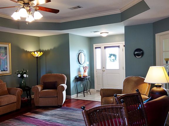 LR; hardwood; tray ceilings