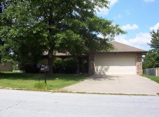 3123 W Village Ln, Springfield, MO 65807