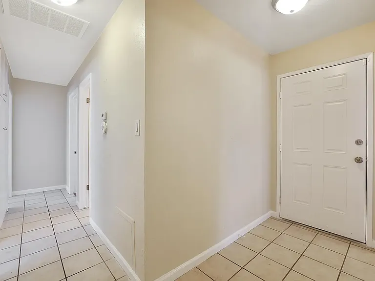 4335 W Tulare Ave — Photo 6
