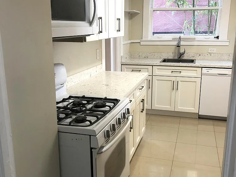 609 Brooklyn Ave #609 — Photo 16