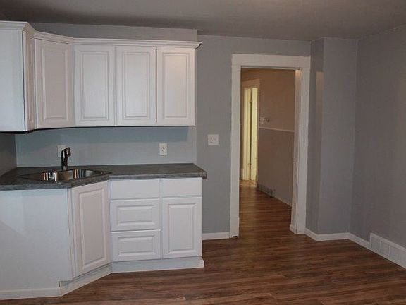3rd image of 140 Elmwood Ln