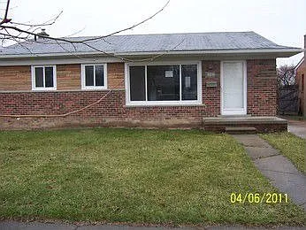 22240 Samuel St photo 1