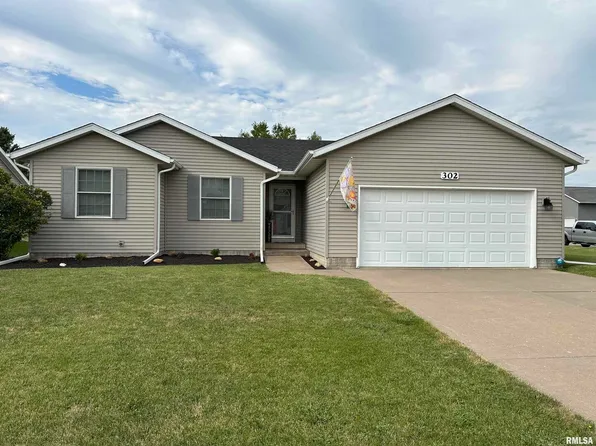 302 W Heather Glen Dr, Eldridge, IA 52748