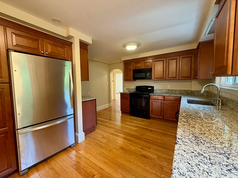 54 Noble St #54 — Photo 4