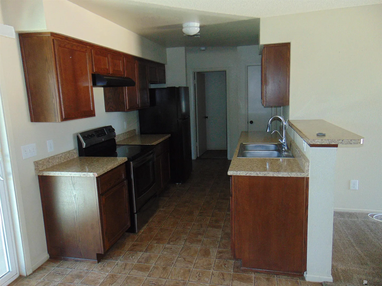 3 bed, 2.0 bath, 1079 sqft, $1,400 — Photo 3