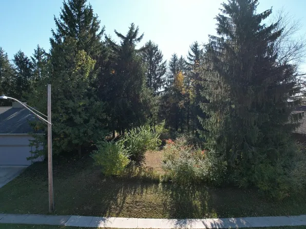 1612 Whispering Pines Ln, Bellefontaine, OH 43311